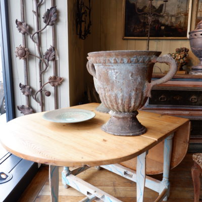 Table getleg suédoise ovale en bois peint fin XIXe- décor faux-marbre bleu glacier
