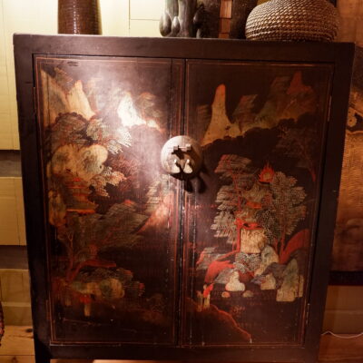 Small sideboard with two doors, decorated in relief with figures in a Chinese landscape - late 19th century