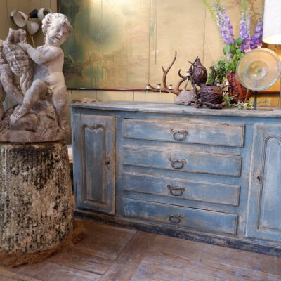 Grand buffet comptoir en bois peint bleu de pastel fin XIXe