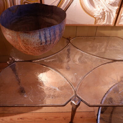 Grande table basse rectangulaire en bronze et verre moulé – Suède ca.1960