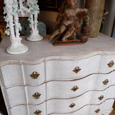 Large bird chest with white patina 19th century