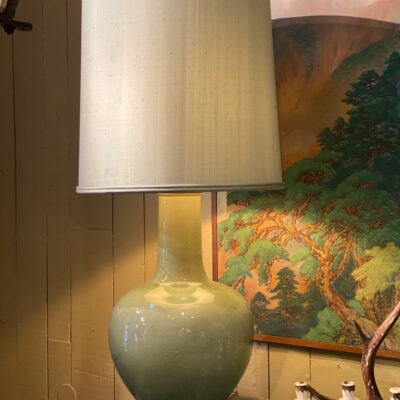 Paire de très grandes lampes en céramique vert Céladon socle en bois + AJ en soie – ca.1950