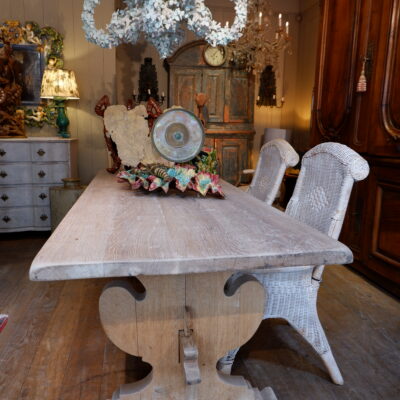 Grande table en chêne blanchi d’époque XIXe