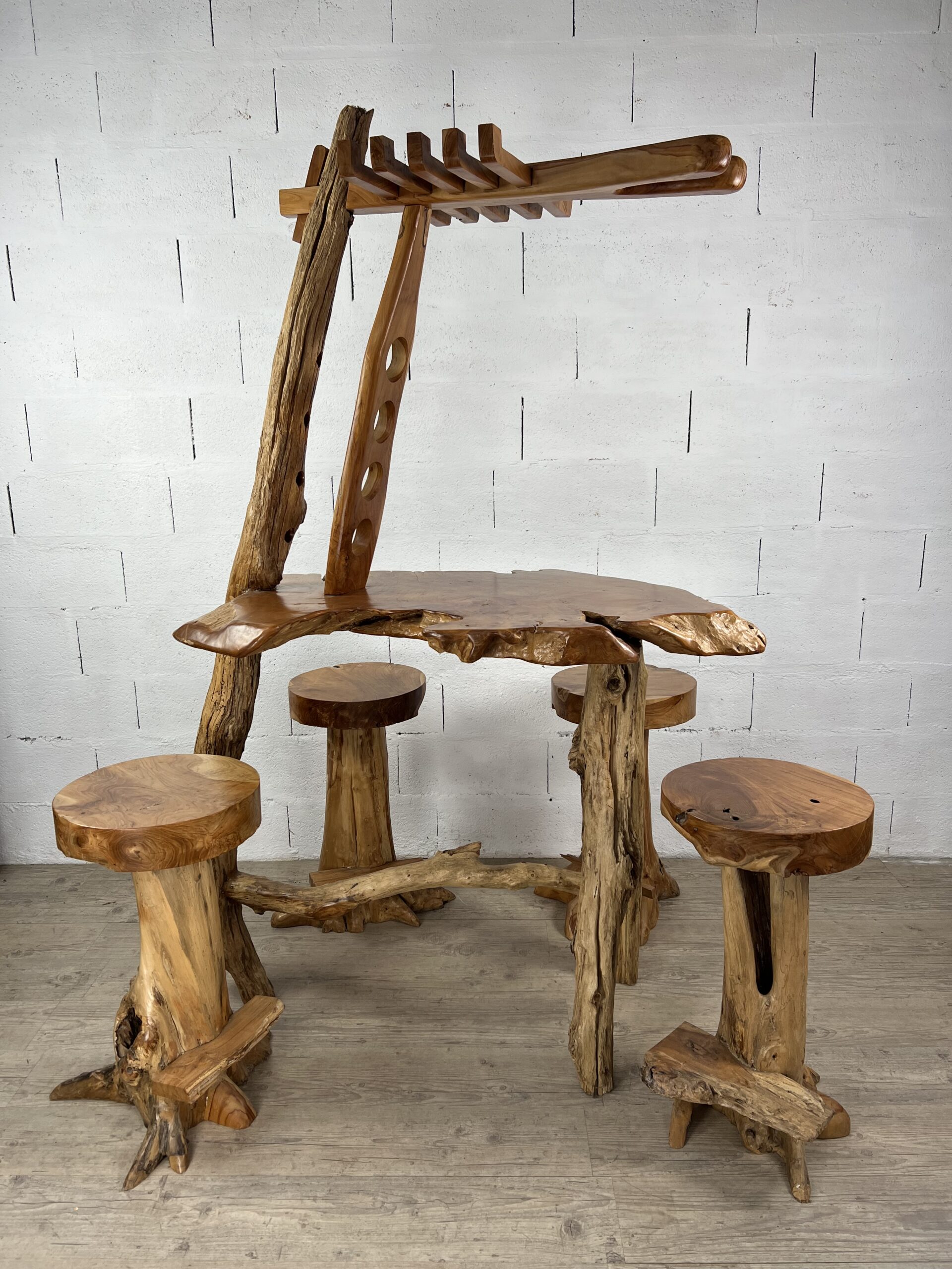 Rootwood bar with 4 stools