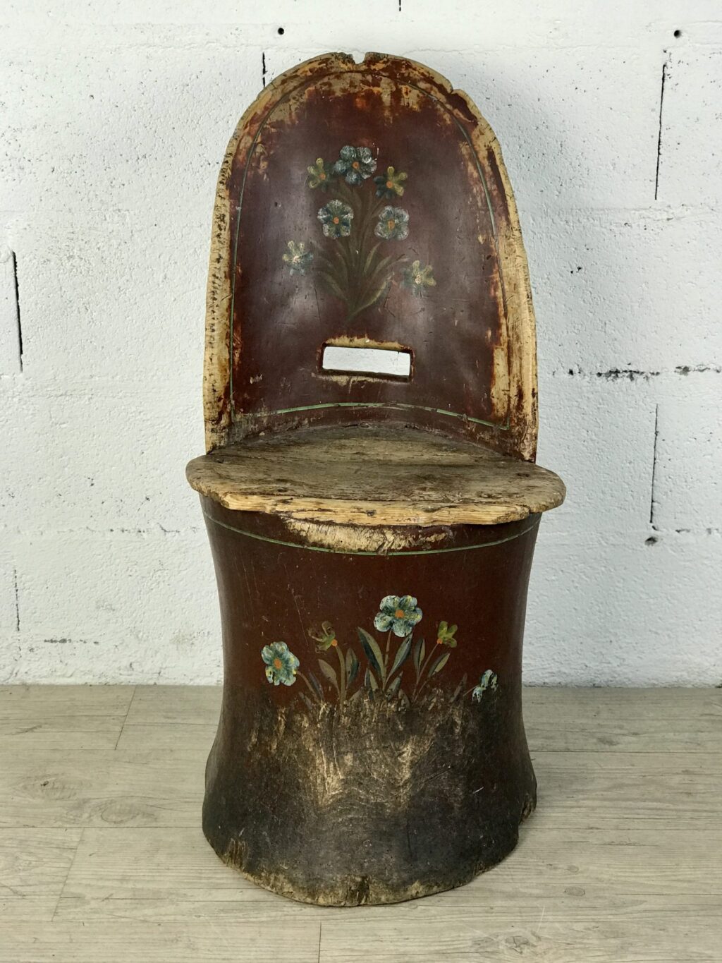 Fauteuil en bois peint suédois