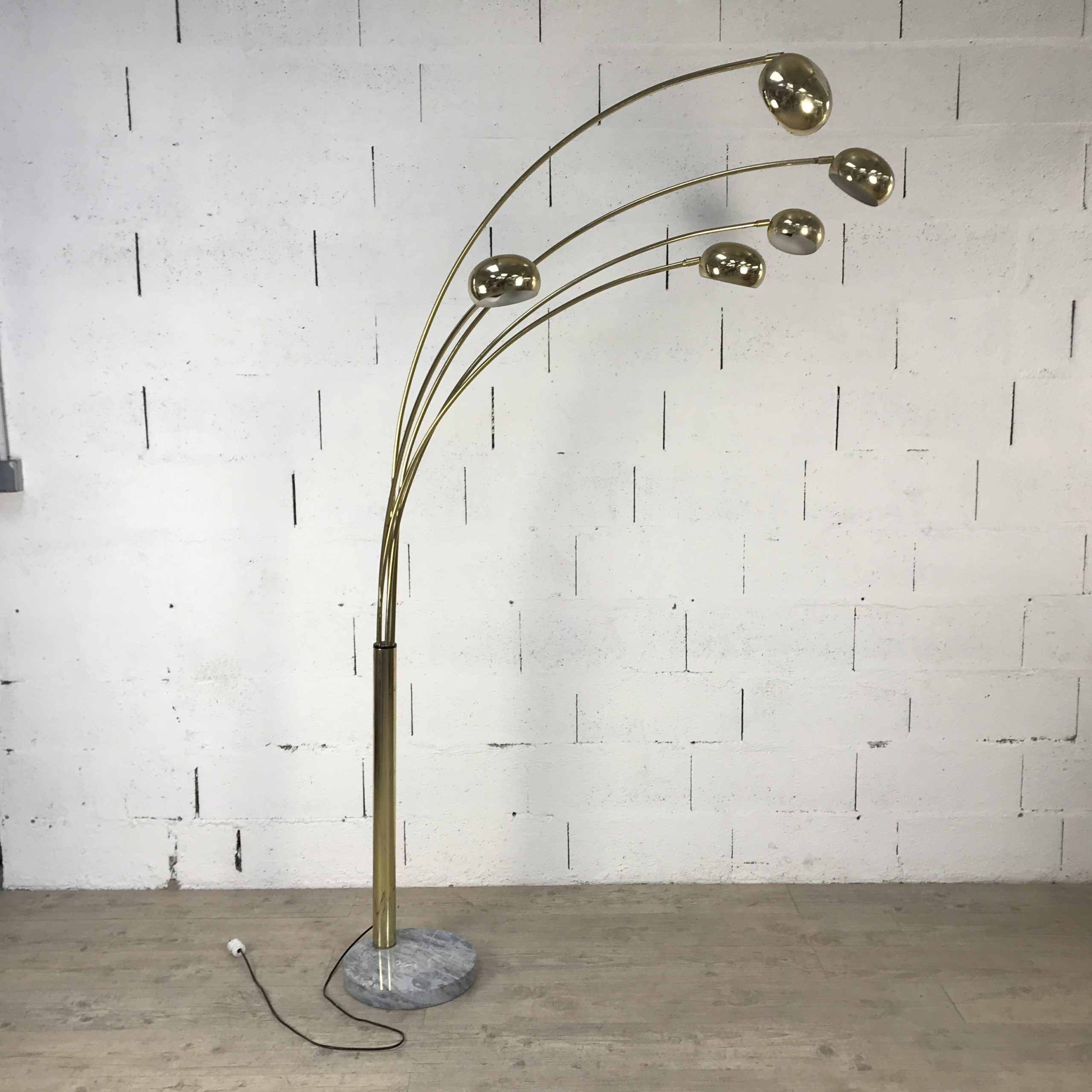 Lampadaire 5 branches orientables en laiton doré et base en marbre