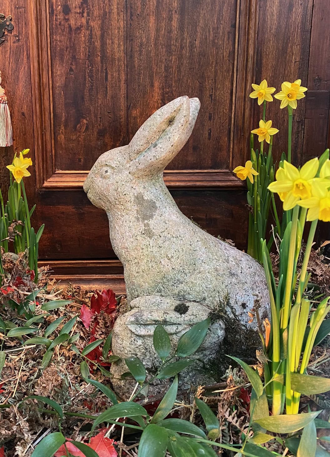 Un lapin & son petit- en pierre sculptée- Granit – XXe