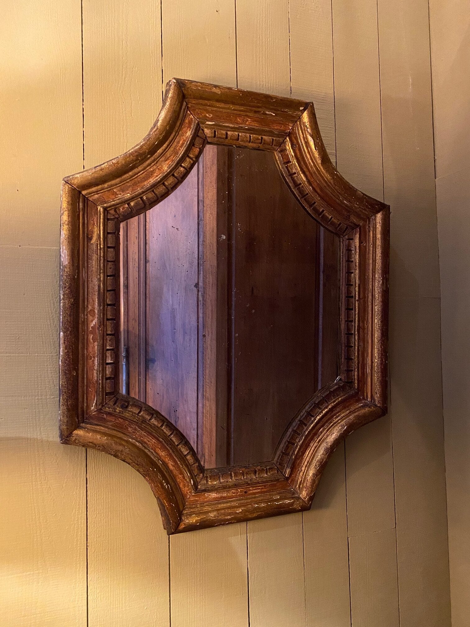 Miroir d’époque XVIIIe belle patine de la feuille d’or – tain au mercure – France