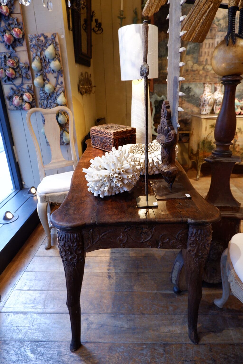 Table bureau en chêne sculptée période Louis XV - France XVIIIe – Image 6