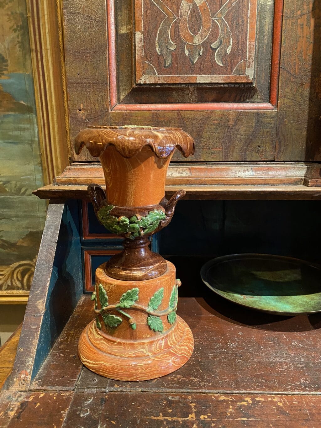 Paire de petits vases Medicis sur socle en terre mélée d'Apt - décor glands & feuilles de chêne -Début XIXe – Image 6